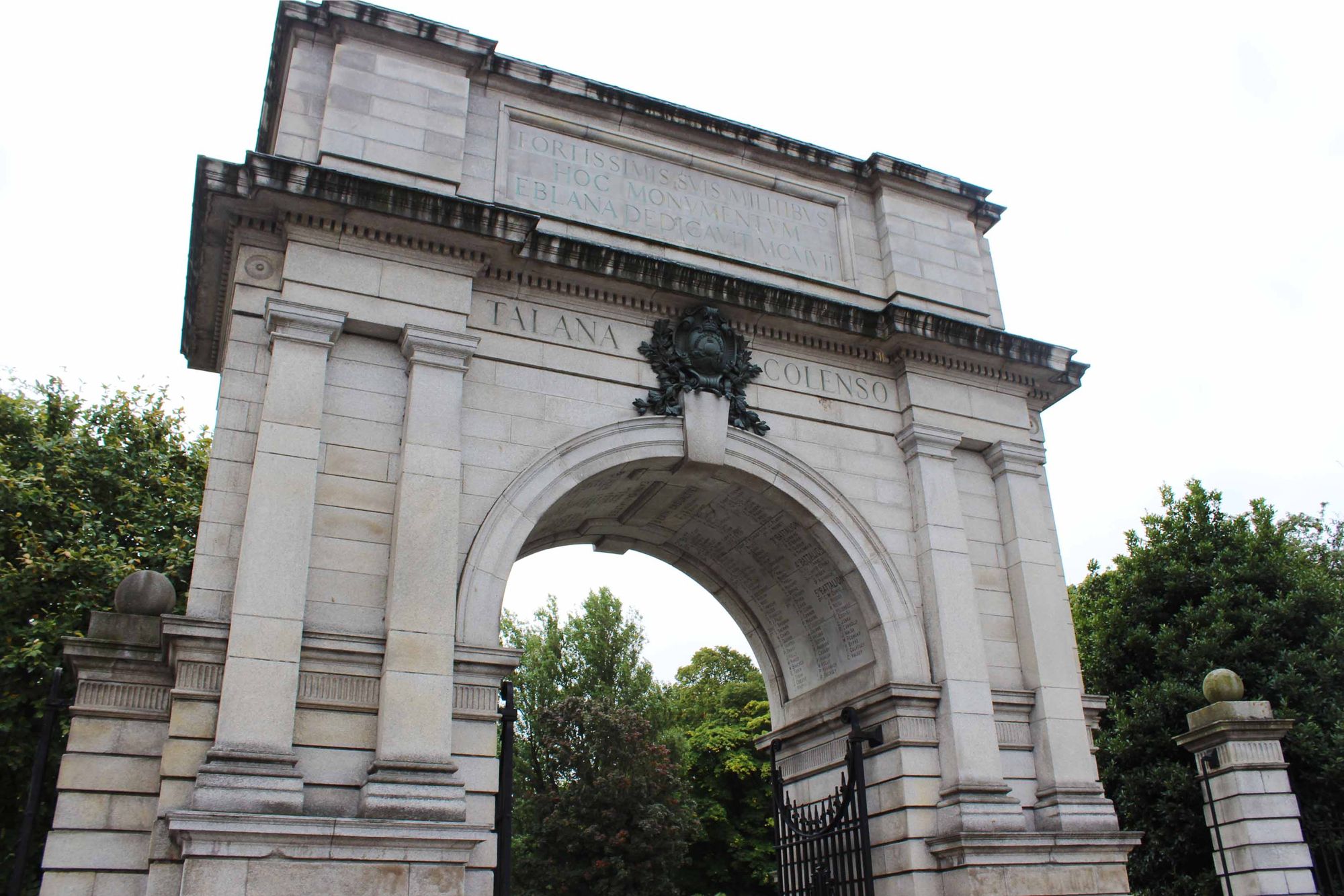 Take a stroll in St. Stephen's Green