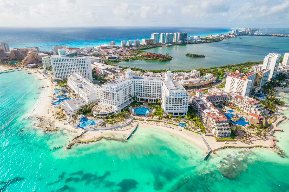 Most popular beach destinations in the world - Cancun Mexico 