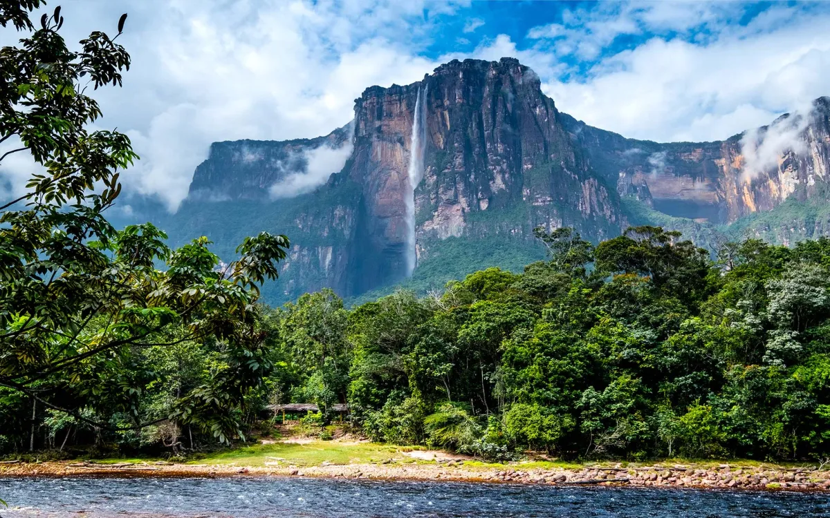 Cheapest and Most Expensive Time to Visit Suriname