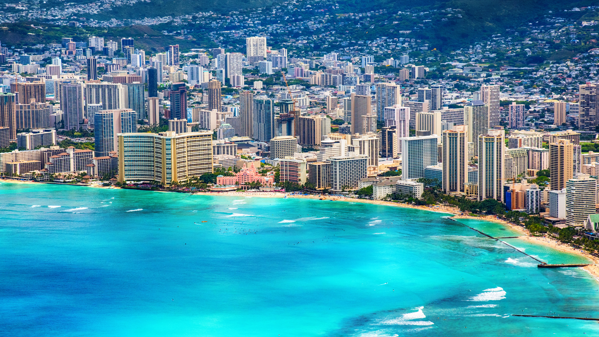 The Cheapest and Most Expensive Times to Visit Hawaii