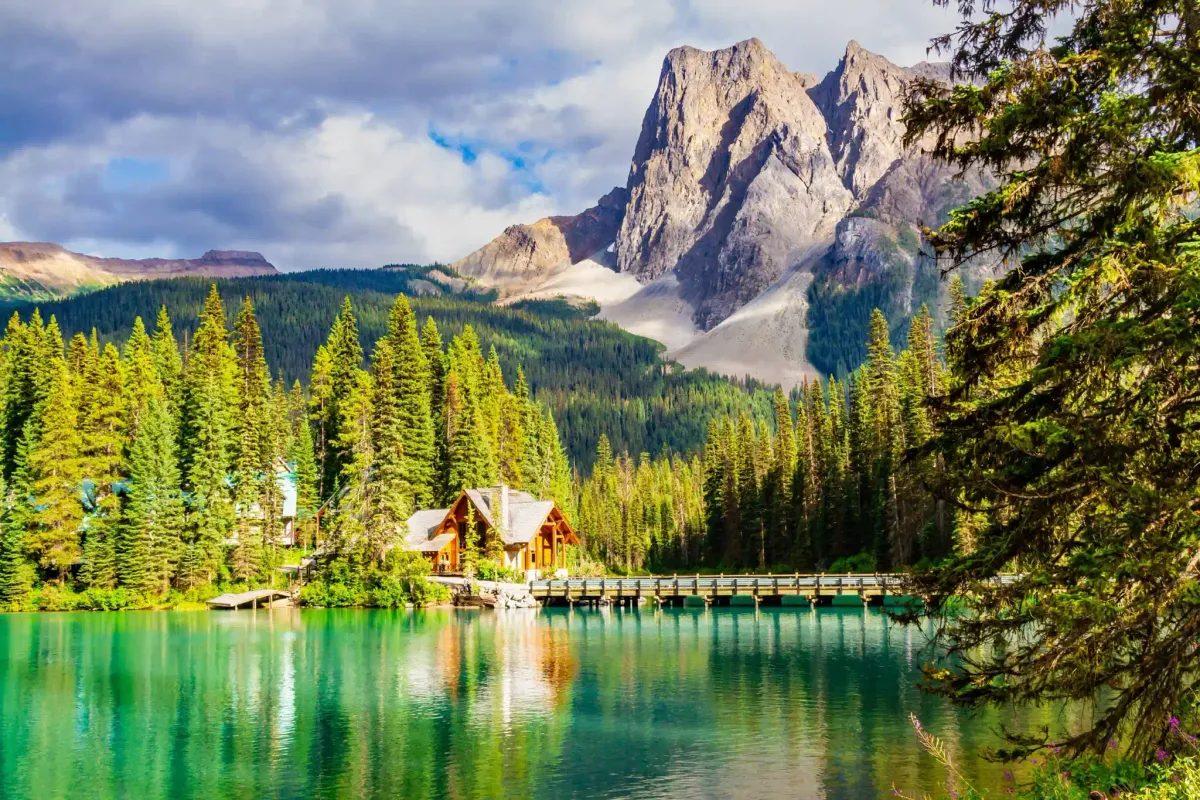 Cheapest and Most Expensive Times To Visit Canada