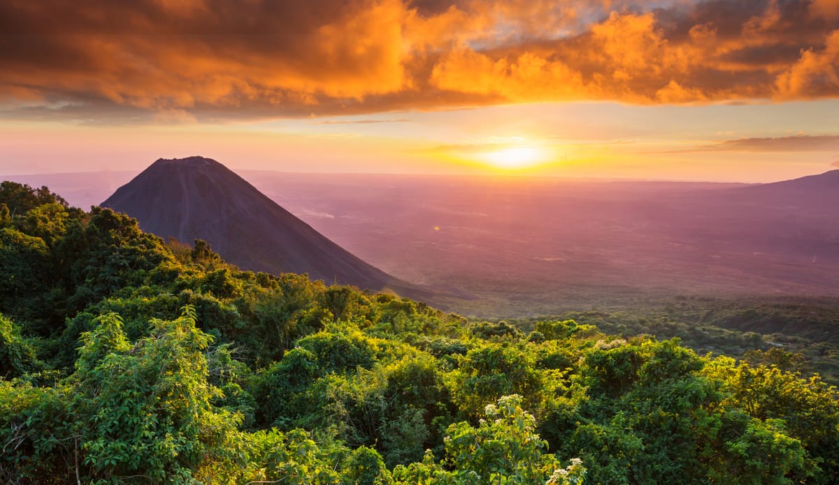 Cheapest and Most Expensive Times To Visit El Salvador