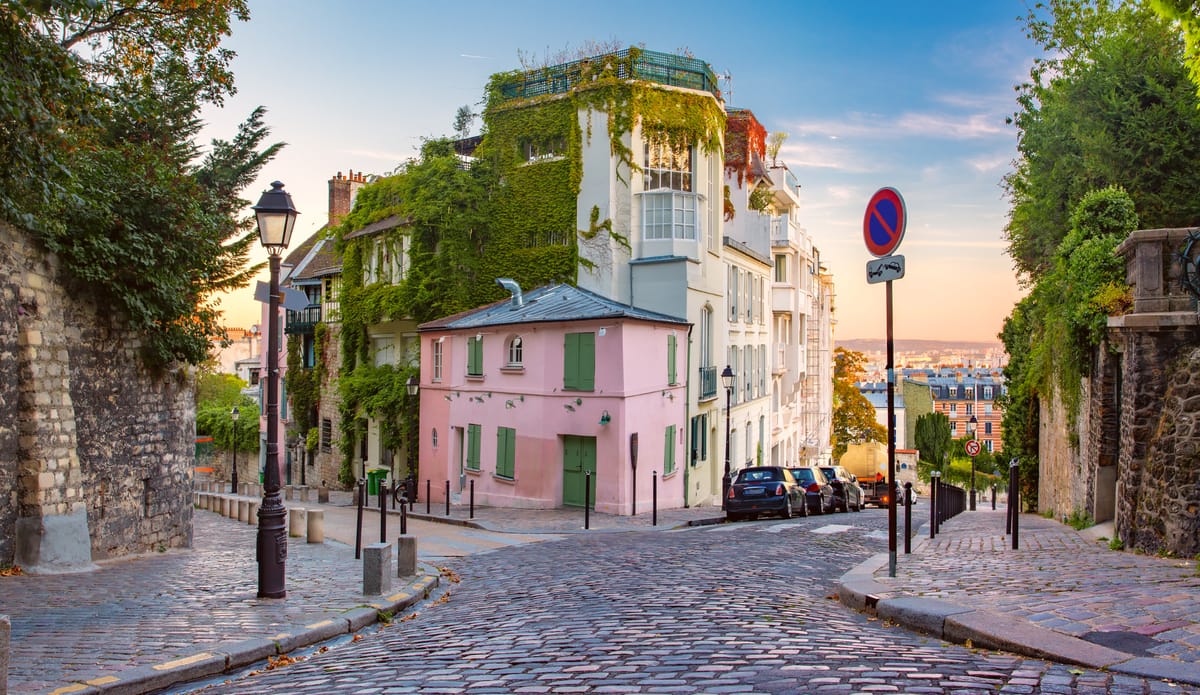 Cheapest & Expensive Months To Book Flights to France
