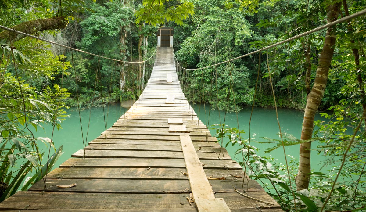 Airfare To Belize: Expensive & Cheapest Times To Fly