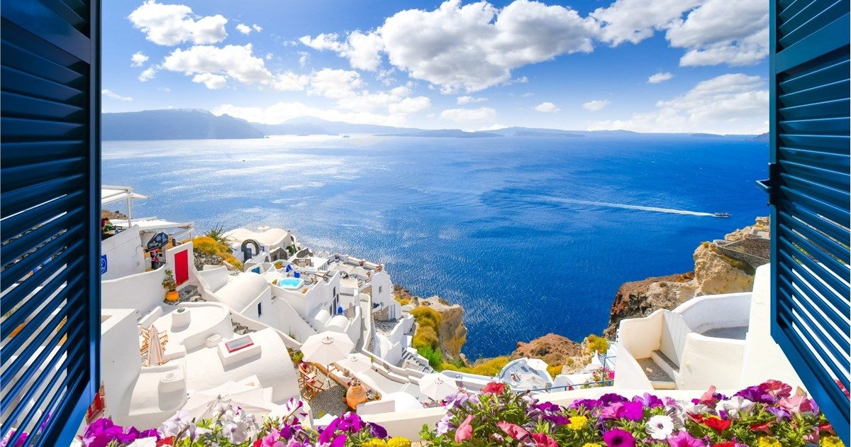 Cheapest Time to Fly to Santorini (and the Most Expensive)