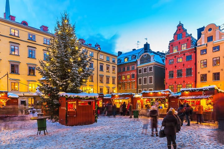 People standing around a Christmas Tree in Gamla Stan